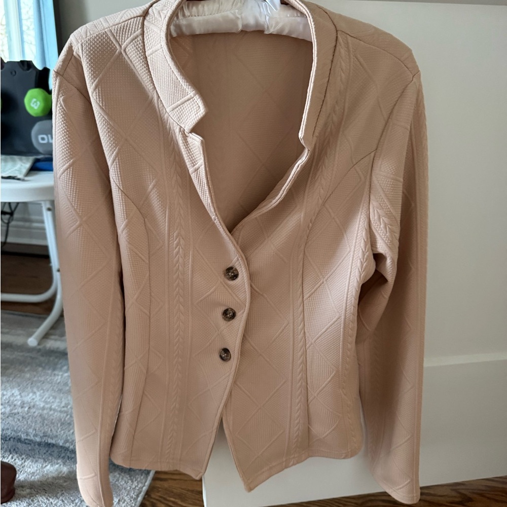 Chic Women's Cream Blazer - Picture 2 of 3